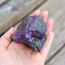 Purpurit rå sten #4