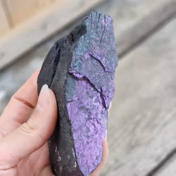 Purpurit rå sten #9