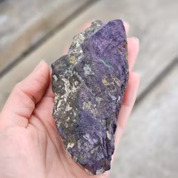 Purpurit rå sten #12