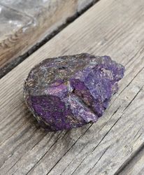 Purpurit rå sten #16