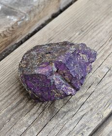 Purpurit rå sten #16