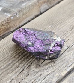 Purpurit rå sten #26