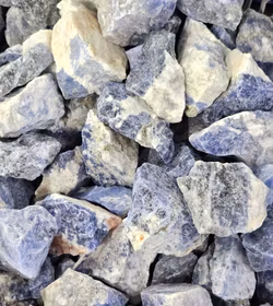 Sodalit, liten rå -50% FYND B-kvalité
