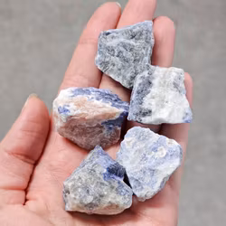 Sodalit, liten rå -50% FYND B-kvalité