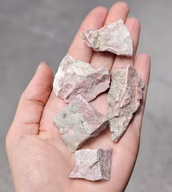 Thulit rå -80% B-kvalité fynd