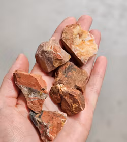 Röd Jaspis, rå -80% fynd B-kvalité / små