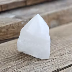 Stående spets, Bergkristall (mjölkig) #2
