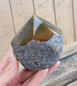 Stående spets, Agat #24 (litet nagg finns)