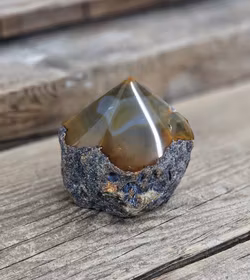 Stående spets, Agat #24 (litet nagg finns)