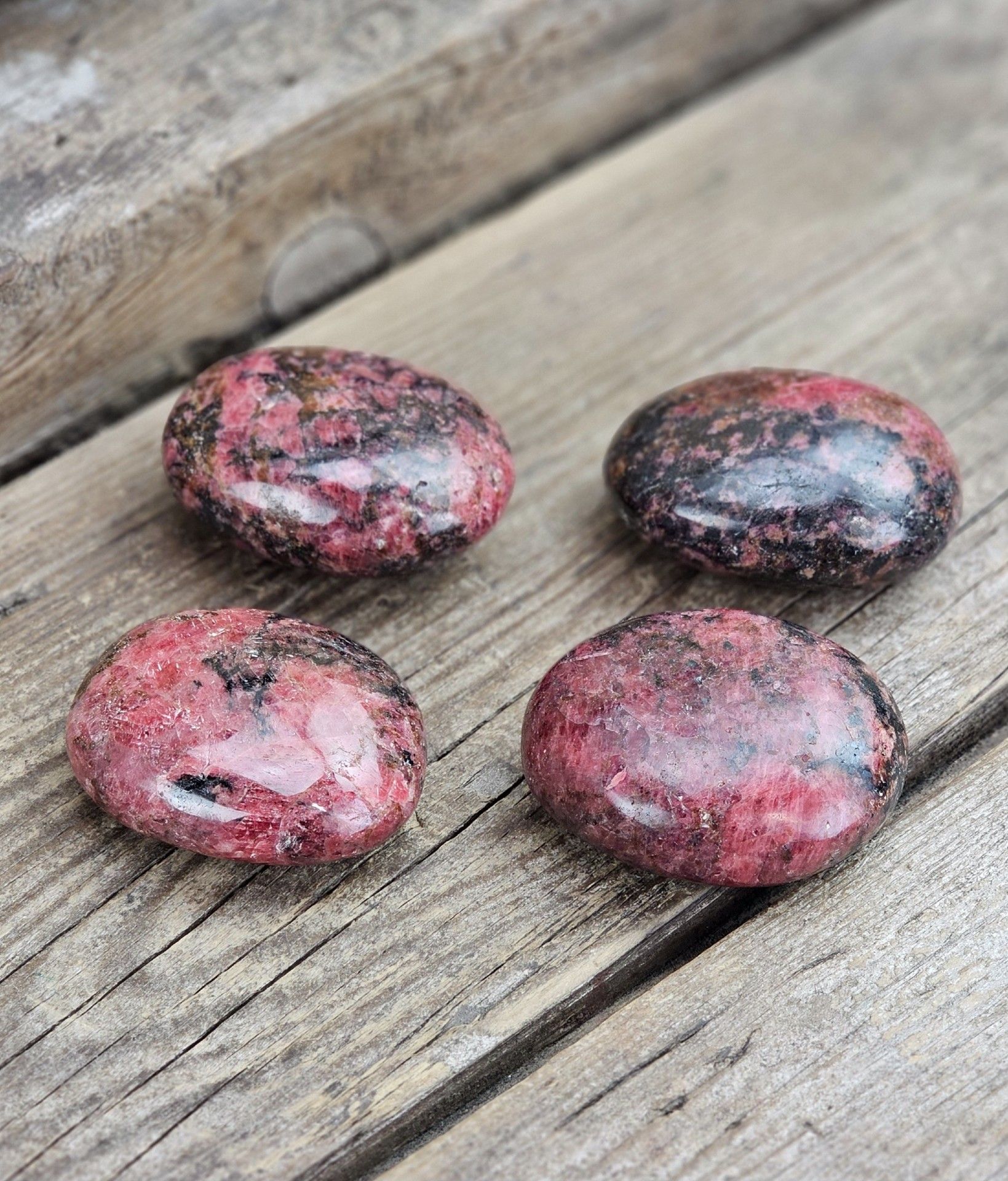 Rodonit, stor touchstone