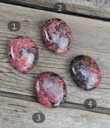 Rodonit, stor touchstone #1-4