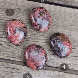 Rodonit, stor touchstone #1-4