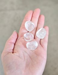 Bergkristall, trumlad liten/mellan -60% B-kvalité sprickor/ev repiga