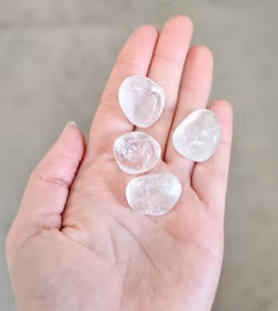 Bergkristall, trumlad liten/mellan -70% B-kvalité sprickor/ev repiga 100-pack STORPACK