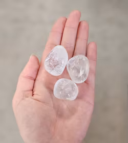 Bergkristall, trumlad stor -80% B-kvalité sprickor/ev repiga 100-pack STORPACK