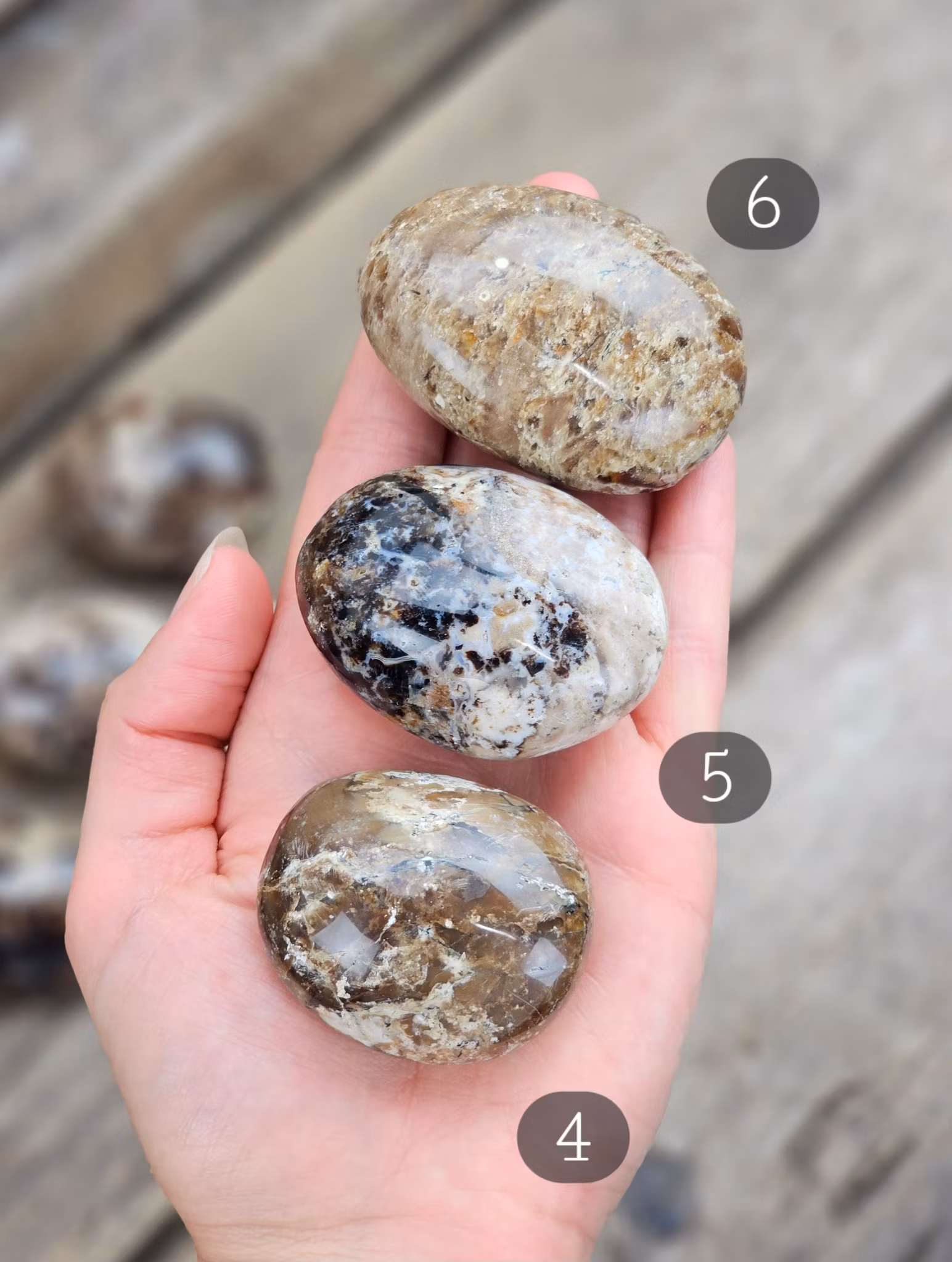 Svart Opal, touchstone