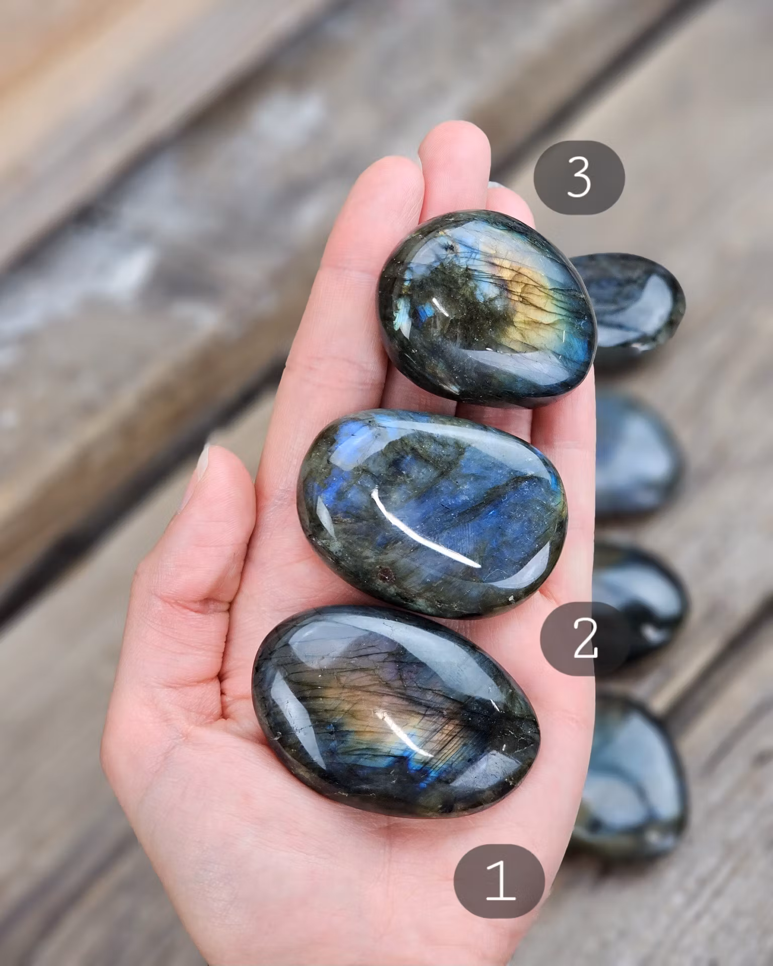 Labradorit, touchstone