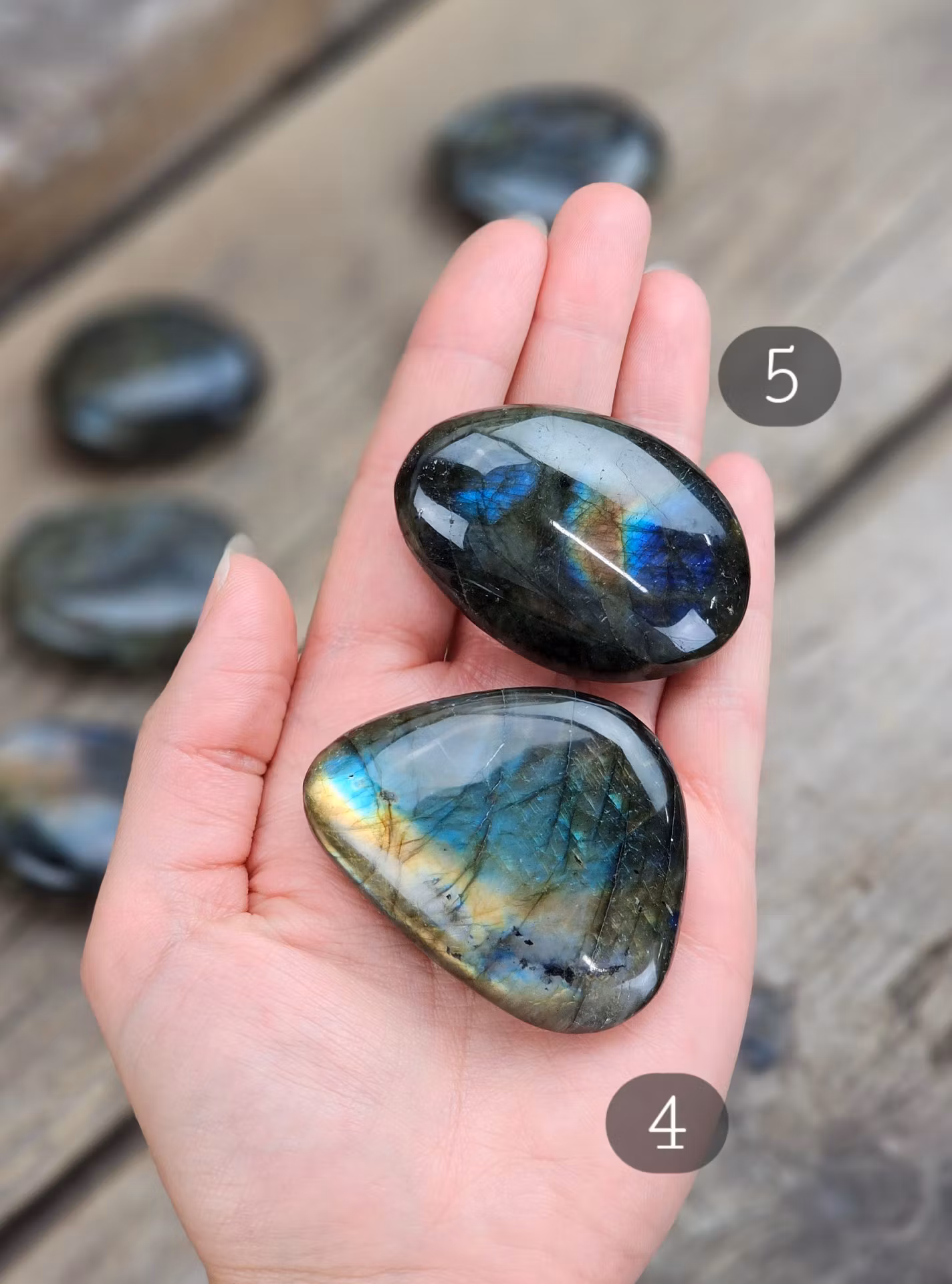 Labradorit, touchstone