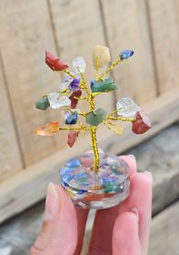 Kristallträd med chakra-stenar, liten