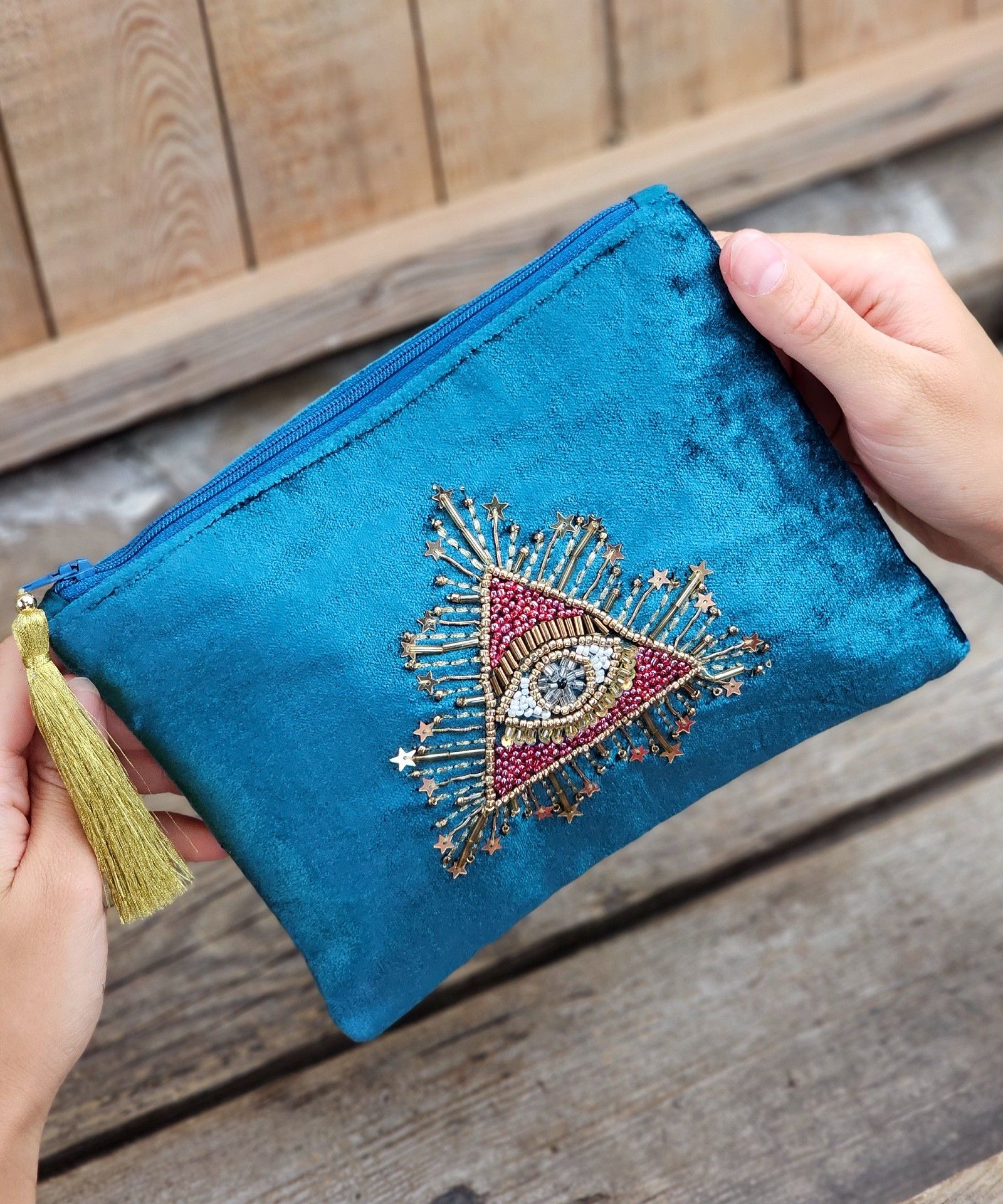 Broderad necessär, Eye of Providence