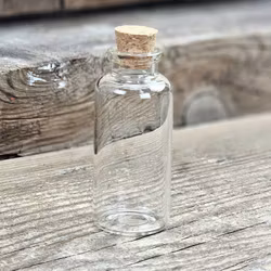 Glasflaska med kork, mellan