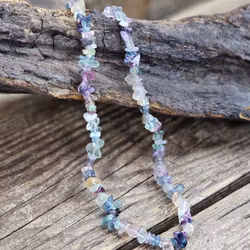 Regnbågsfluorit, chipshalsband 45 cm