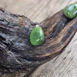 Nefrit Jade trumlad, silverpläterat hänge