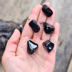 Svart Obsidian trumlad, silverpläterat hänge