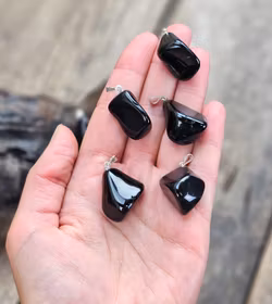 Svart Obsidian trumlad, silverpläterat hänge