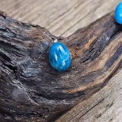 Apatit trumlad, silverpläterat hänge