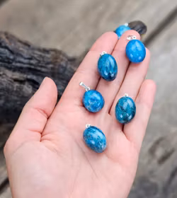 Apatit trumlad, silverpläterat hänge -20% fynd nagg/annorlunda utseende