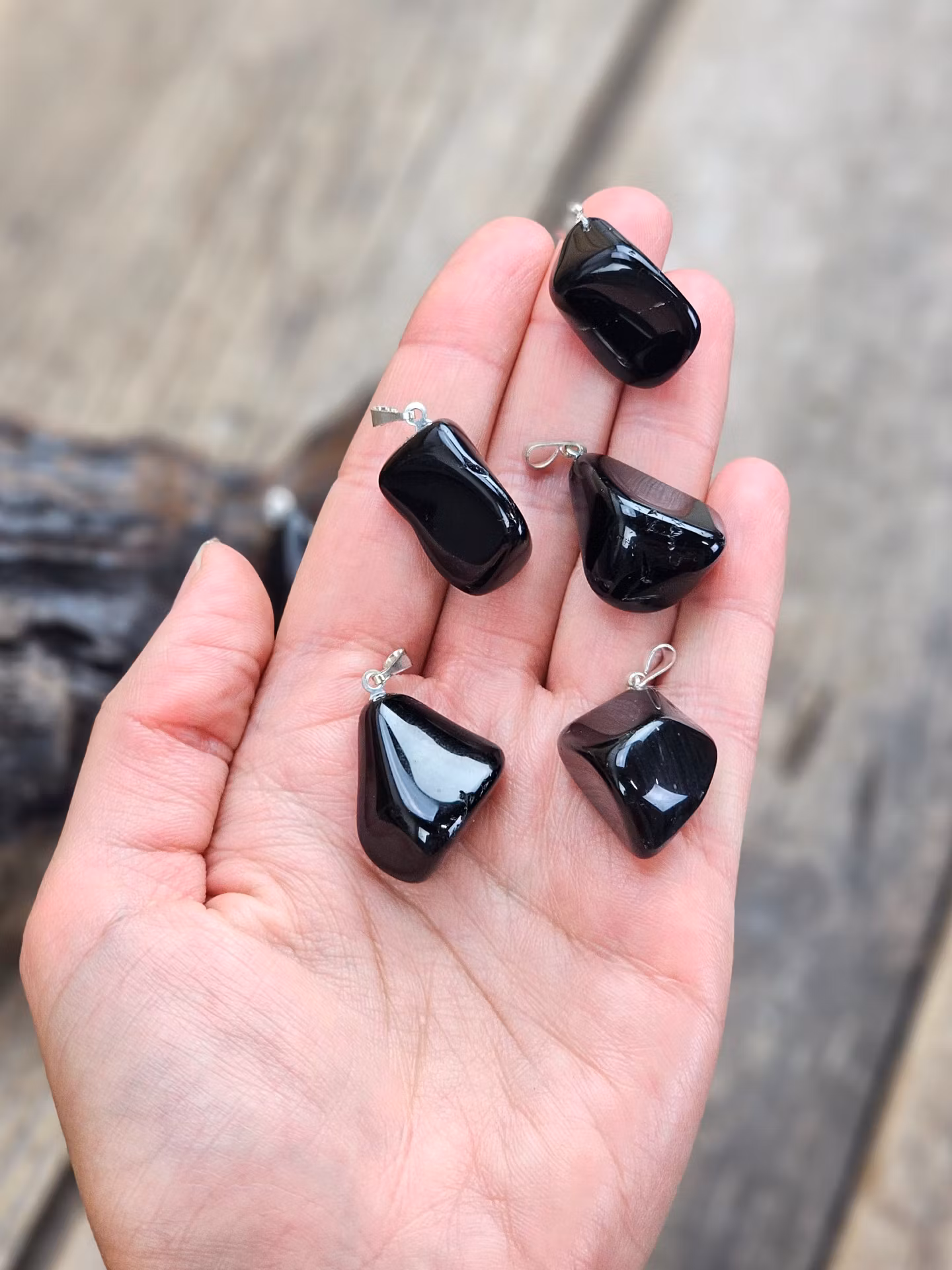 Svart Obsidian trumlad, silverpläterat hänge -30% fynd nagg