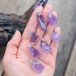 Ametist klar trumlad, silverpläterat hänge -20% fynd lite annan form/sprickor