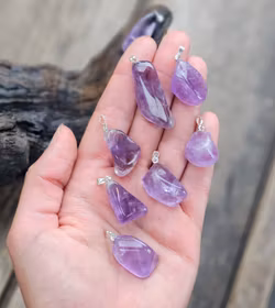 Ametist klar trumlad, silverpläterat hänge -20% fynd lite annan form/sprickor