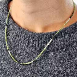 Grön Turmalin mix, halsband 2mm facetterade pärlor 925s.