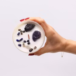 Ancient Wisdom – Solar Plexus chakra doftljus med Ametist & Svart Obsidian – 17 h