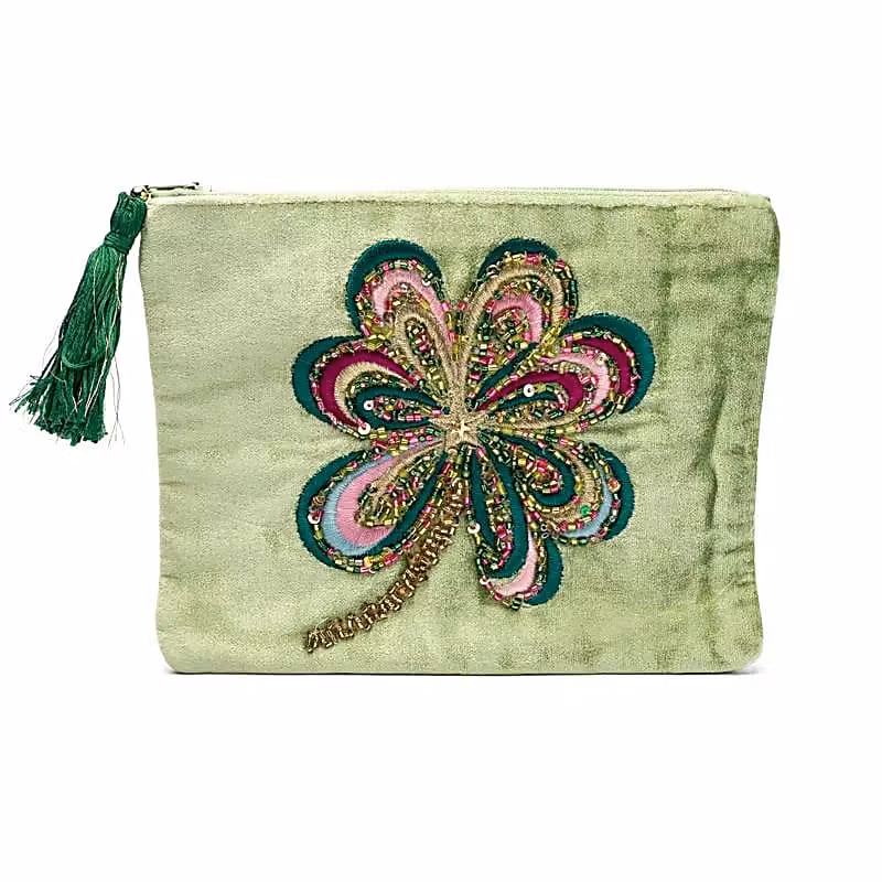 Broderad necessär, grön med fyrklöver