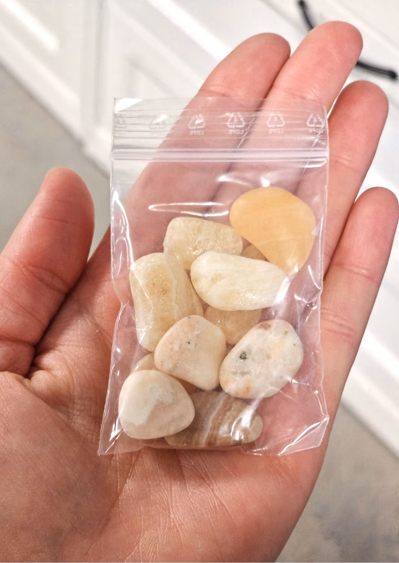 Gul Kalcit, små trumlade -60% fynd B-kvalité/ ev nagg