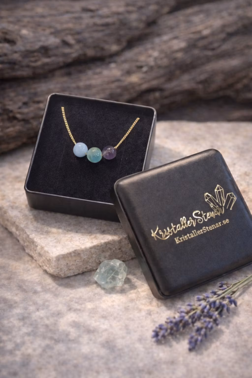 Lugn & Balans – Kristallhalsband, Guldpläterad