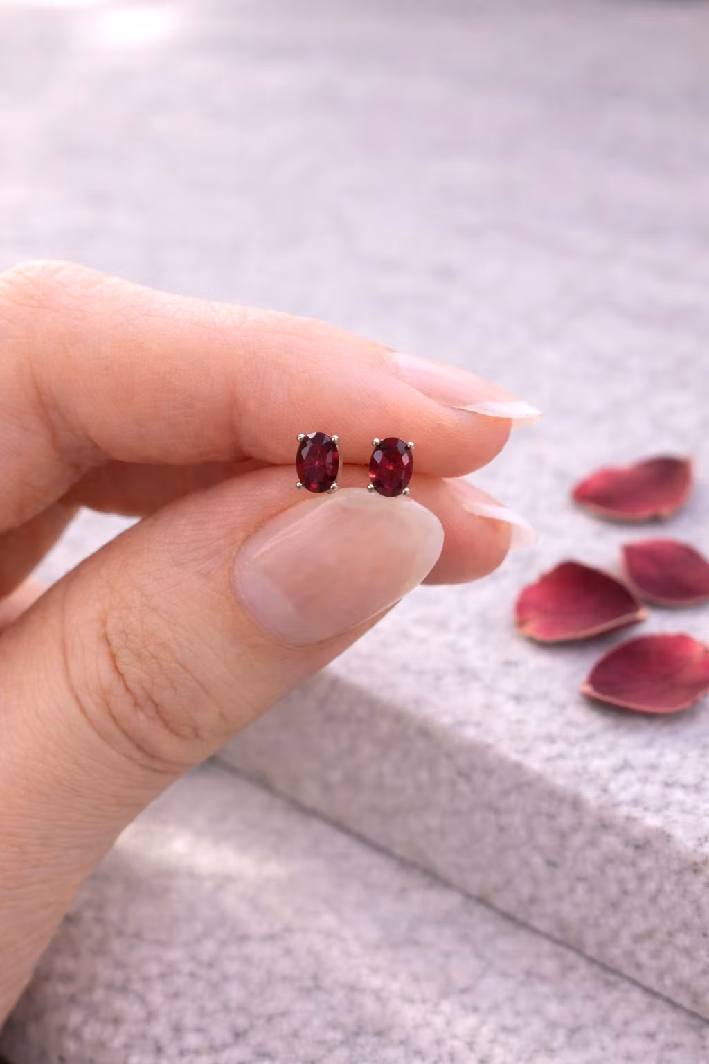 Granat – Ovala Facettörhängen, 925 Silver