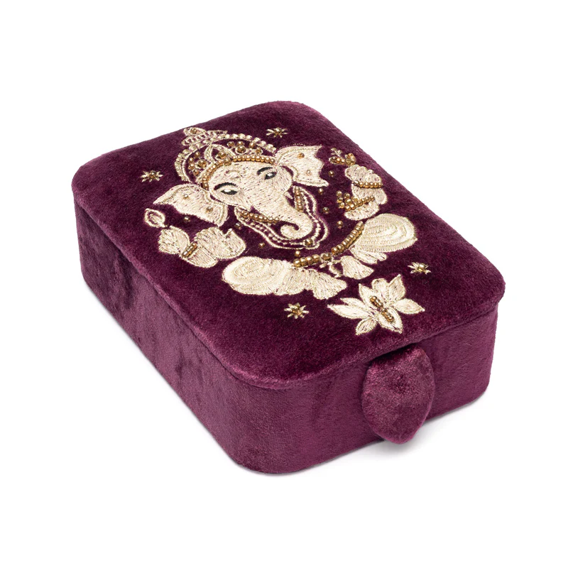 Broderad Ask, Burgundy med Ganesha – För Smycken, Kristaller och Tarotkort