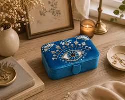 Broderad Ask, Turkosblå med Amulettöga – För Smycken, Kristaller och Tarotkort
