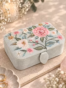 Broderad Ask, Ljus Salviagrön med Blommor – För Smycken, Kristaller och Tarotkort