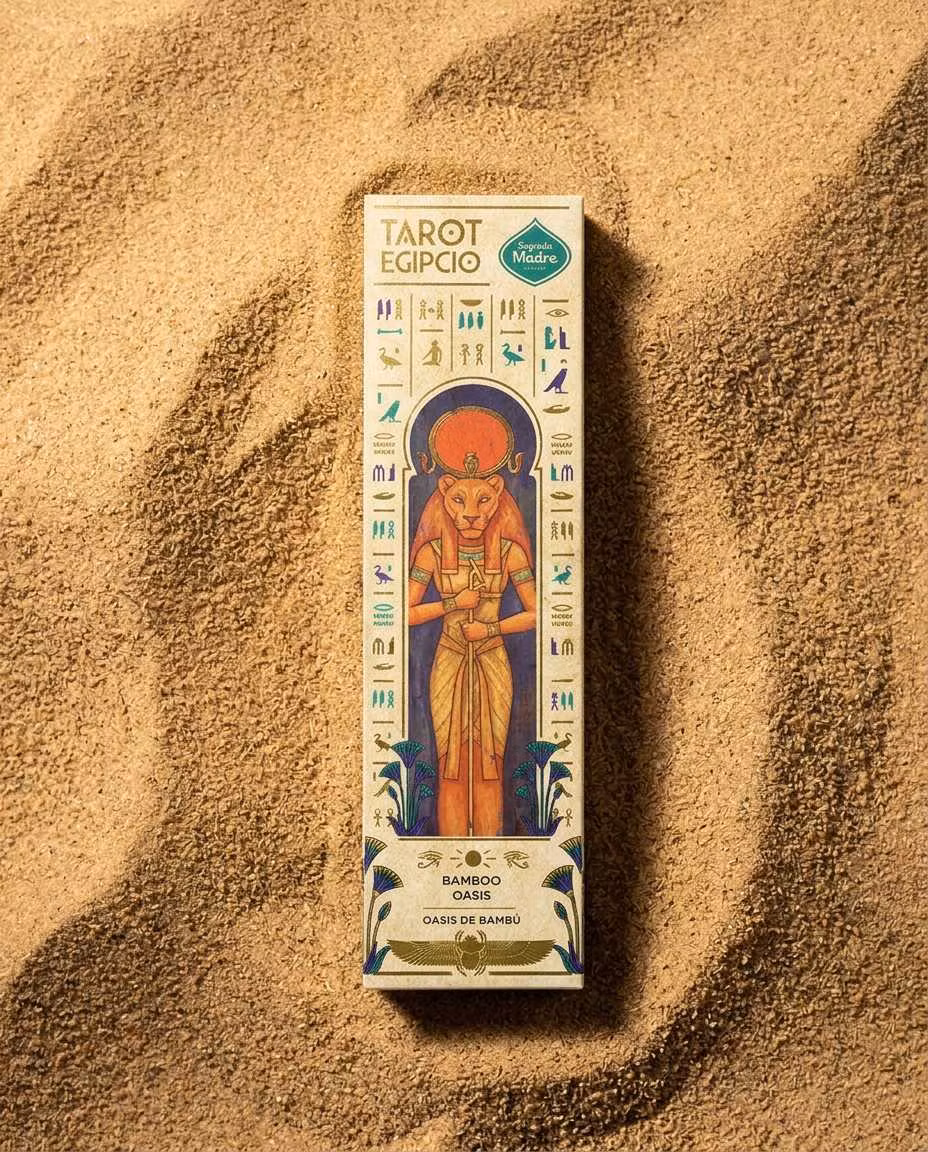 Sagrada Madre Egyptian Tarot samlarserie med rökelse och tarotkort