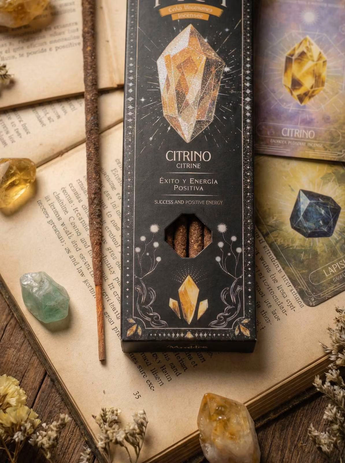 Sagrada Madre Tarot Gems Citrine (Citrin) förpackning med glittrande rökelsepinnar
