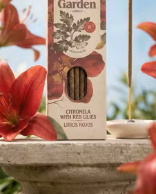 Sagrada Madre – Garden Citronella Red Lilies (Röda Liljor), rökelsepinnar