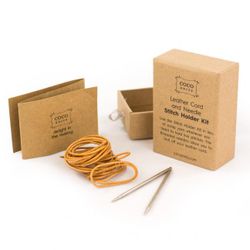 CocoKnits Maskhållarset med läderband och stickor