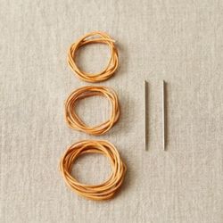 CocoKnits Maskhållarset med läderband och stickor