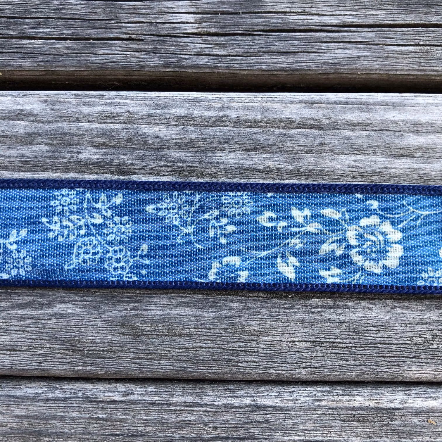 Dekorationsband Jeans Blommor 25 mm