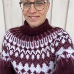 Garnkit Föyka Burgunderlila av Linka Neumann